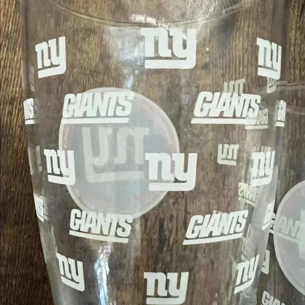 Set of 2, NFL New York Giants Pilsner glasses.